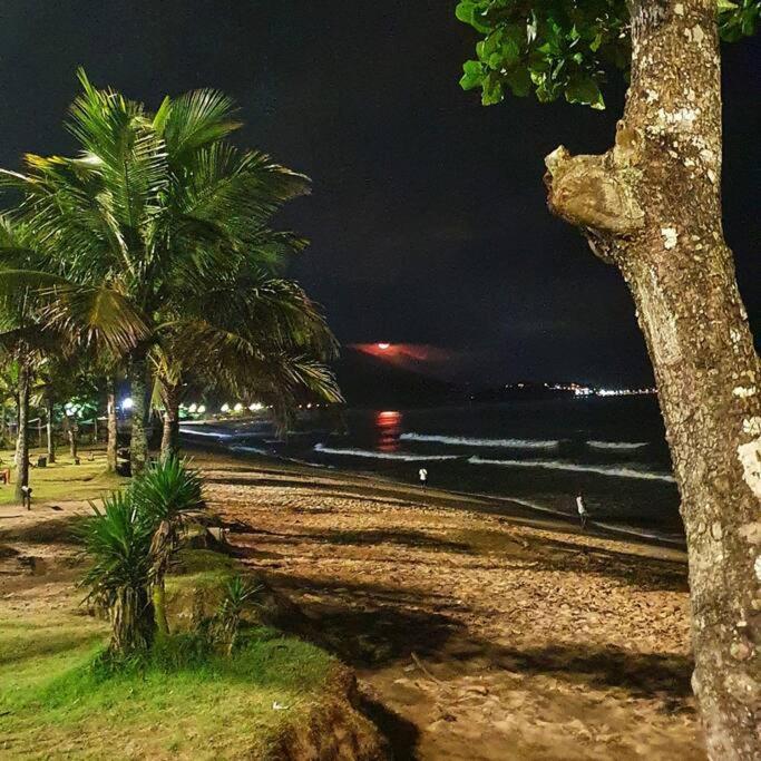 100Mts Da Praia Com Churrasqueira, Piscina E Wi-Fi Карагуататуба Экстерьер фото